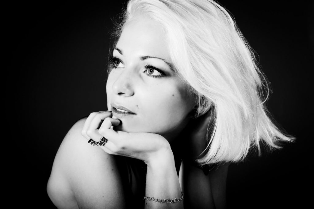 flavie en noir et blanc